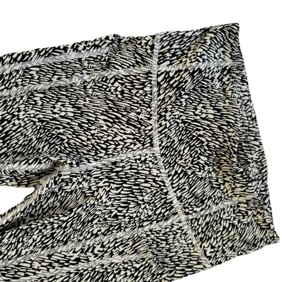 Athleta Ultimate Stash Textured 7/8 tight - Picture 7 of 8